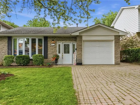 61 San Pedro Dr, Hamilton, ON L9C 2C4
