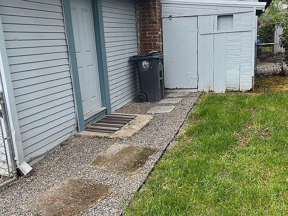 3rd image of 424 1/2 Western Ave #4245