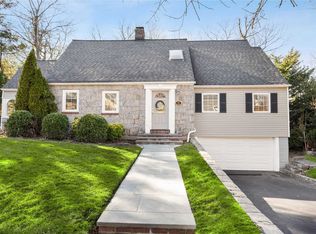 22 Colgate Rd, Great Neck, NY 11023