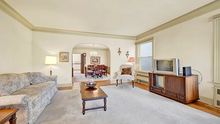 Sold by Remax Real Estate Professionals | media 8