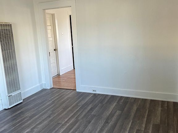3rd image of 1118 W 119th St #1118