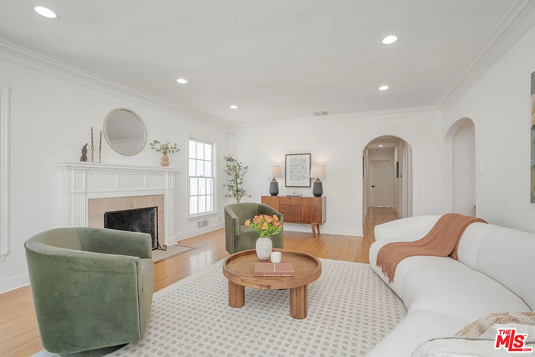 5 bed, 3.5 bath, 2507 sqft, $10,955 — Photo 3