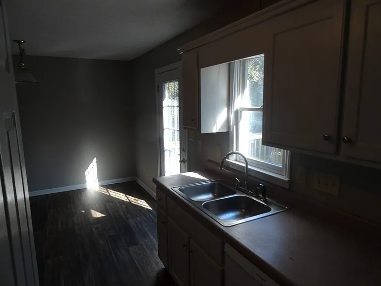 5513 Brown St — Photo 8