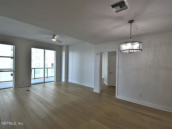 3rd image of 1431 Riverplace Blvd #1804