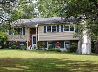 8 Bunker Hill Dr, Saratoga Springs, NY 12866