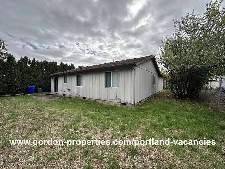 9641 SE Schiller St — Photo 42