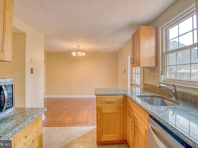 9220 Pinenut Ct — Photo 10