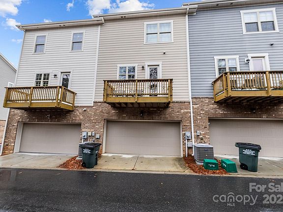 3rd image of 824 Imperial Ct