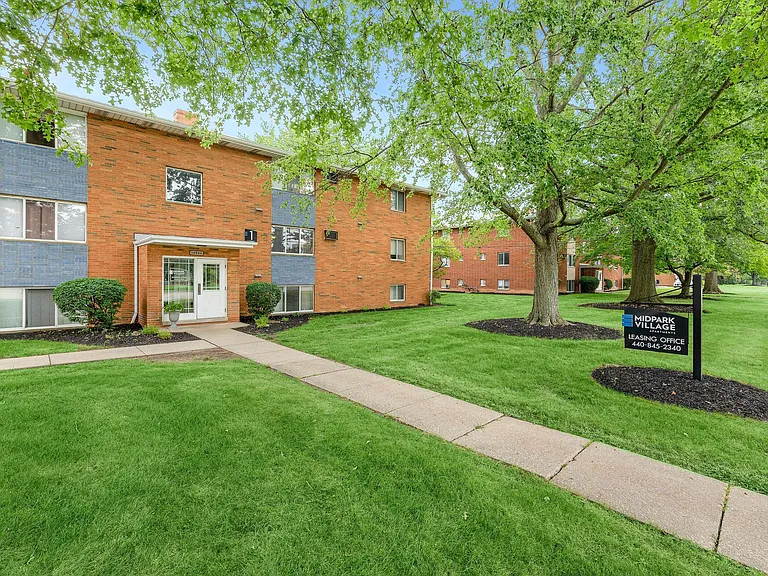 14890 E Bagley Rd — Photo 1