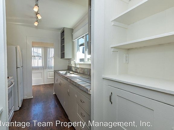 5th image of 5079 Saratoga Ave