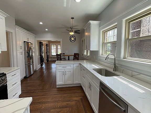 4th image of 1236 Manor Park Ave