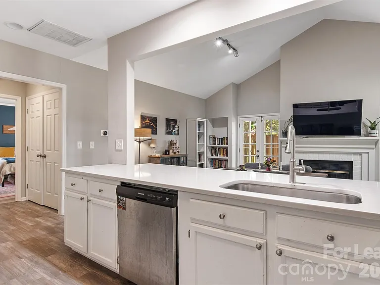 3700 Selwyn Farms Ln #4 — Photo 15