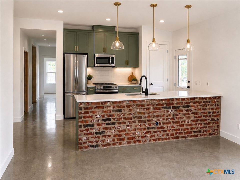 1st image of 105 Leon Ln