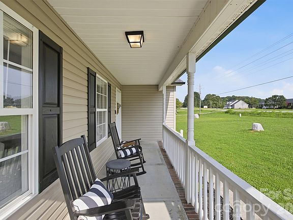 4th image of 225 Old Limestone Rd W