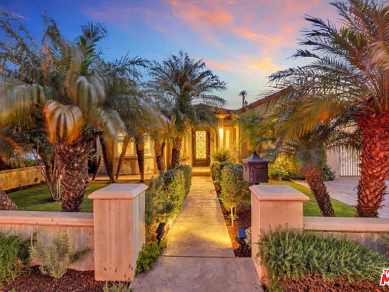 326 N Doheny Dr — Photo 24