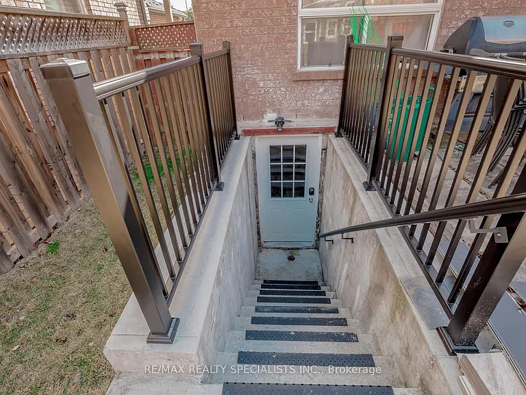 2535 Raglan Ct #LOWER — Photo 6