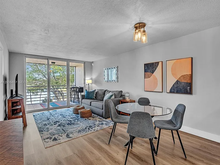 9340 Lagoon Pl #303 — Photo 12
