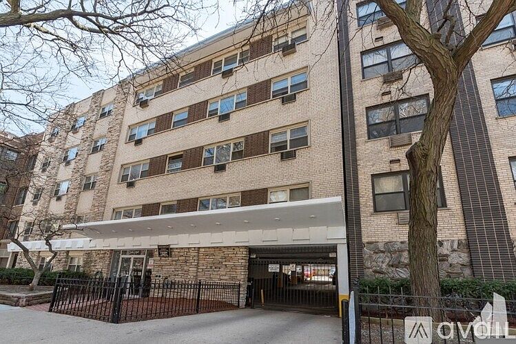 1st image of 535 W Briar Pl #403