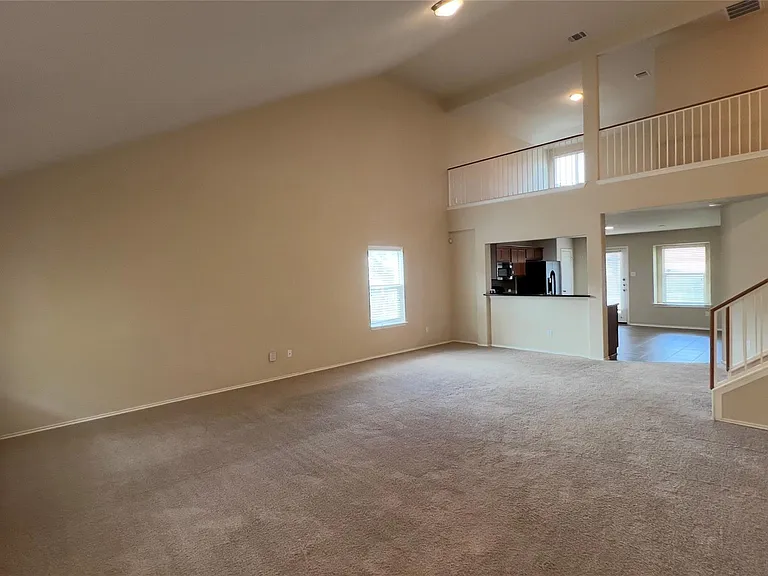 357 Nottingham Loop — Photo 3