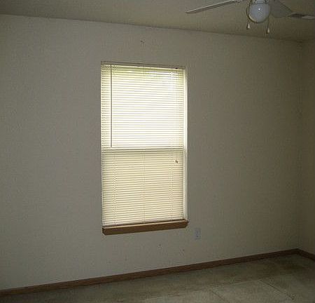 5th image of 303 Montgomery