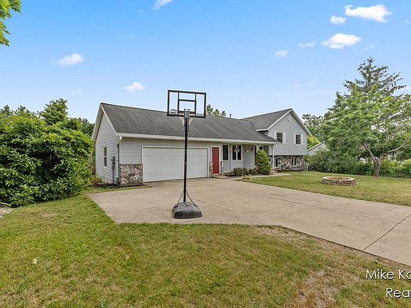 2nd image of 2742 Woodridge Dr