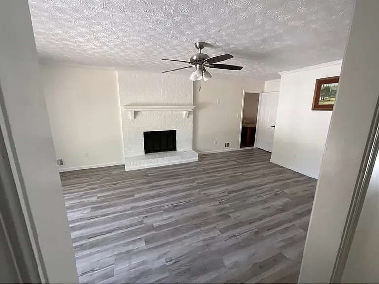 8243 Creekridge Cir — Photo 4
