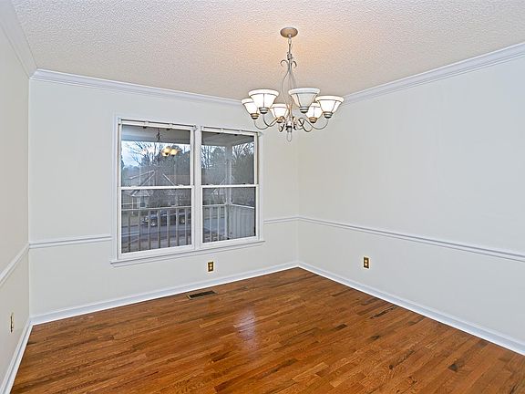 3rd image of 124 Tessie Dr SE