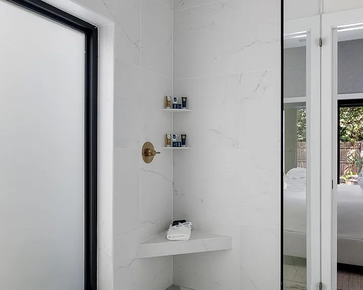 706 York St #B — Photo 37