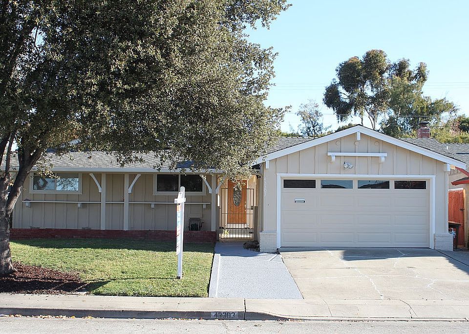 1st image of 43303 Castle Park Ct