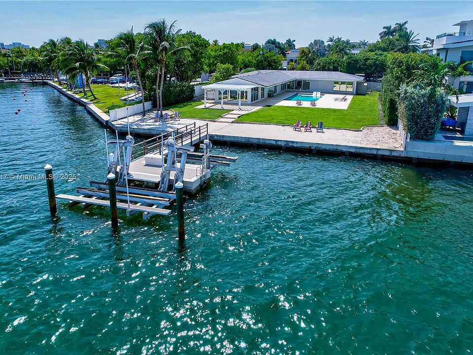 1st image of 200 Harbor Dr