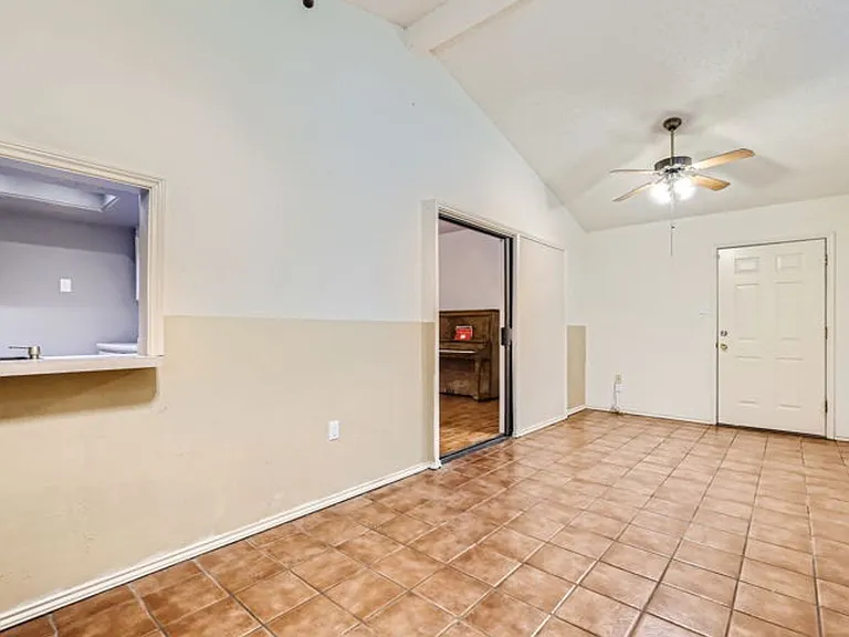 6422 Honey Hl — Photo 14