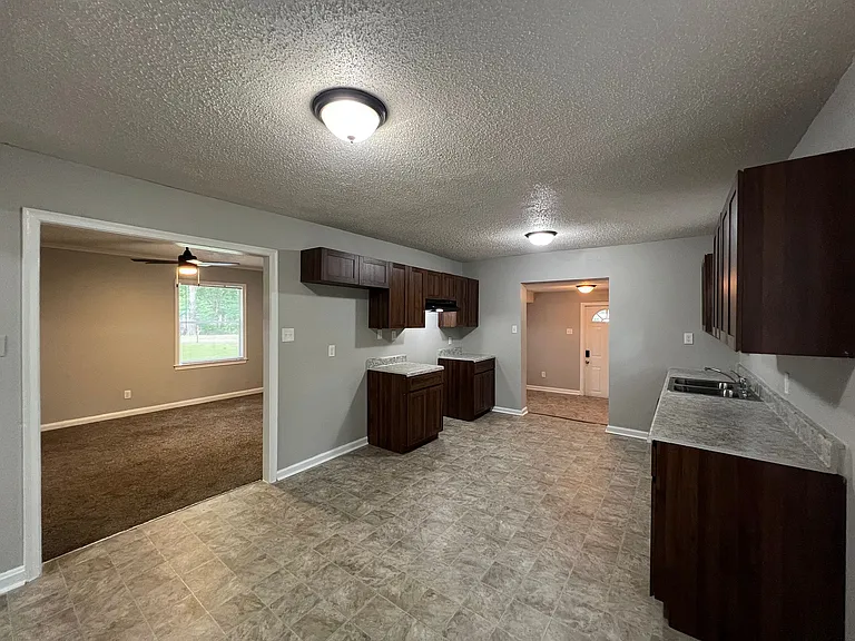 972 S Whitehaven Park Cir — Photo 2