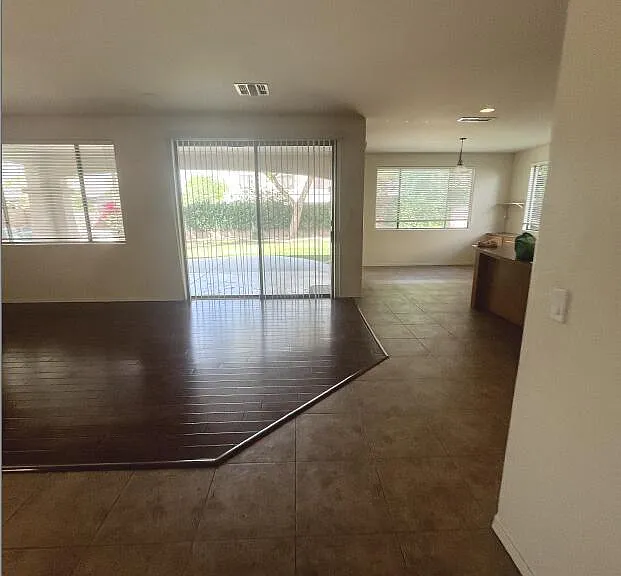 576 E Julian Dr — Photo 11