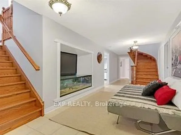 (undisclosed Address), Pickering, ON L1V 1T5