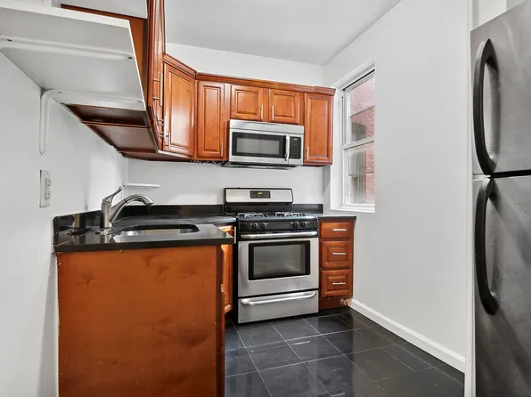 244 New York Avenue image 5 of 6