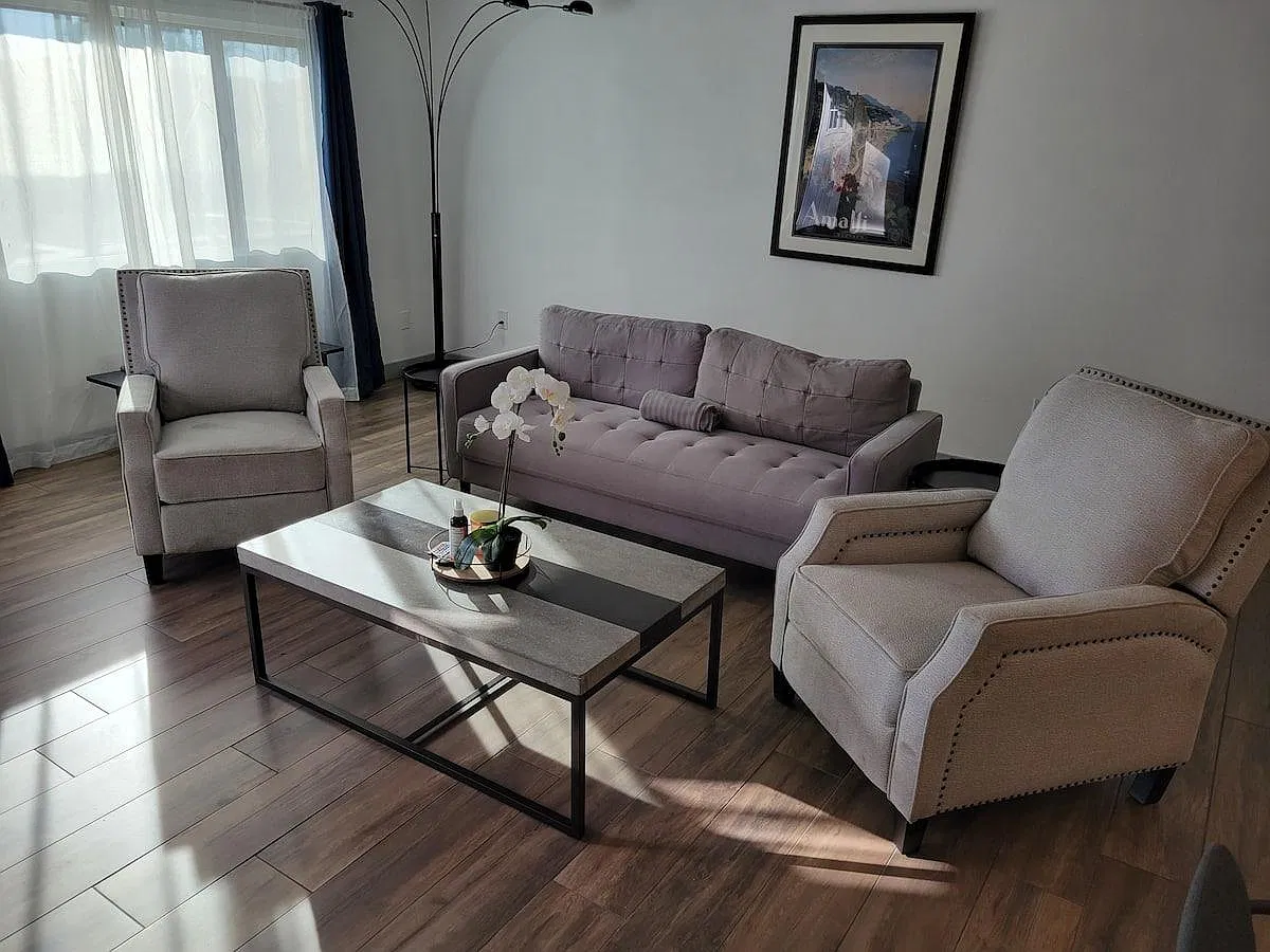 2 bed, 1000 sqft, $1,350 — Photo 2