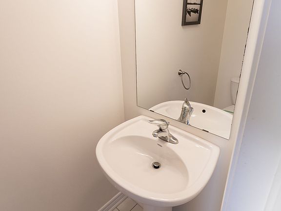 5th image of 27 Belanger Cres S