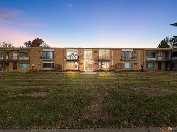 2859 E Maple Rd APT 15, Birmingham, MI 48009