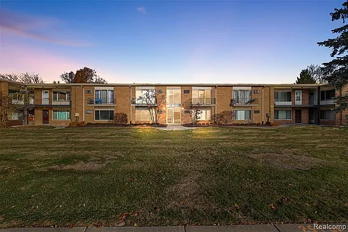 2859 E Maple Rd #15 Photo 1