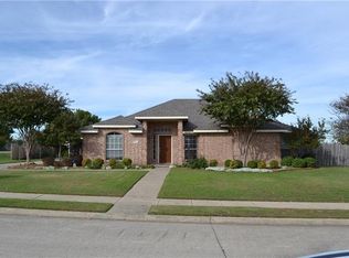 921 High Knoll Dr, Midlothian, TX 76065