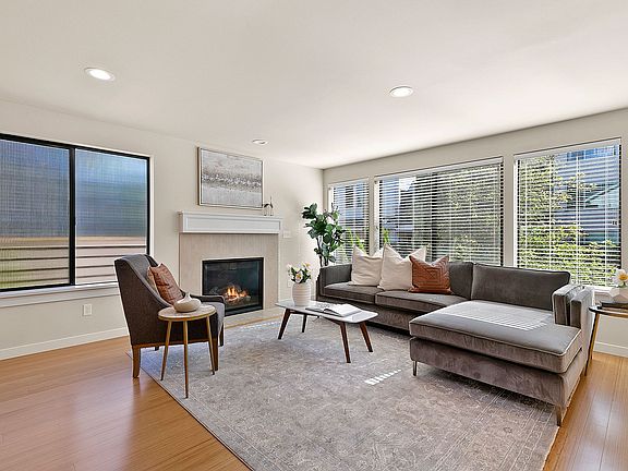 4th image of 2040 Eastlake Ave E