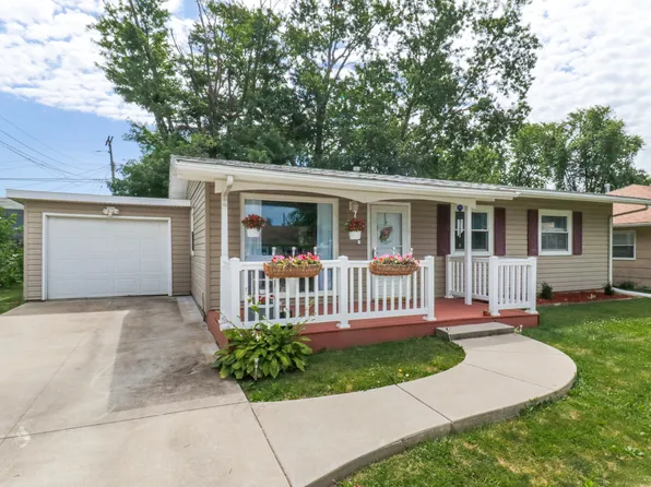 302 Lotus Ln, Washington, IL 61571