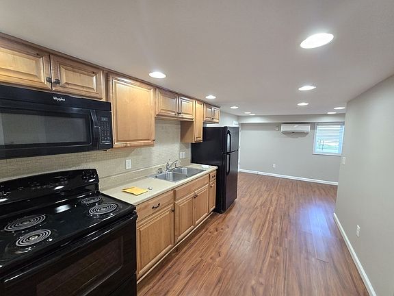 2nd image of 4094 University Dr #B