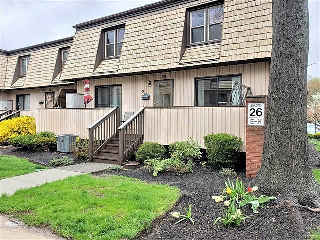 1st image of 26 E Heritage Dr