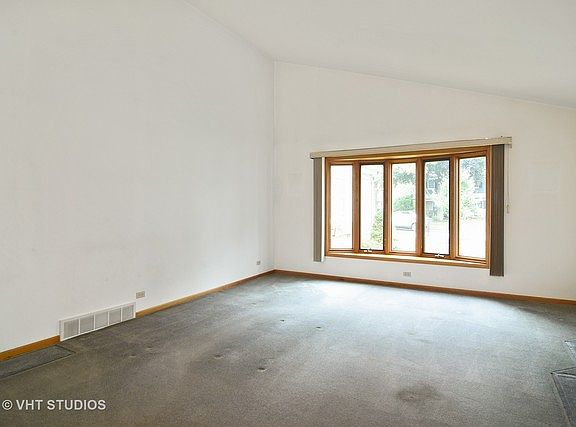 2nd image of 631 S Roosevelt Ave