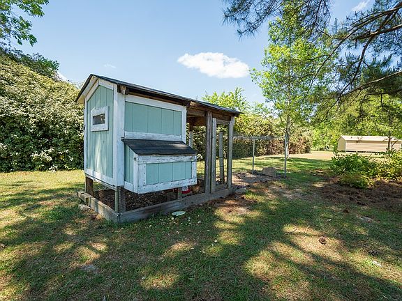 4th image of 110 Brownmeadows Ct