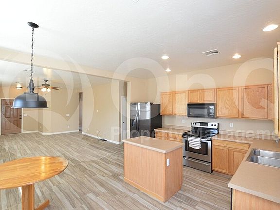 4th image of 39932 N Arabian Way