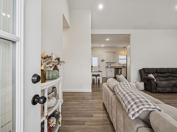 2nd image of 1159 Oak Grove Rd