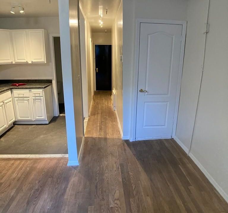1st image of 212 Clifton Pl #1