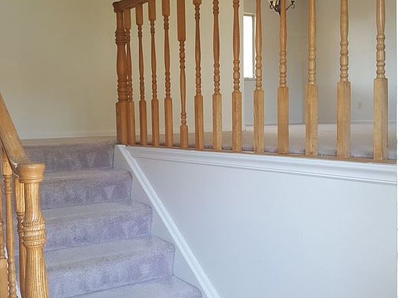 3rd image of 3910 Applewood Dr